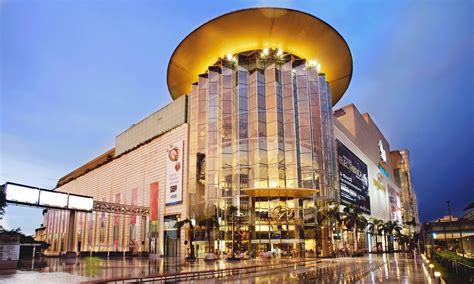 Siam Paragon.